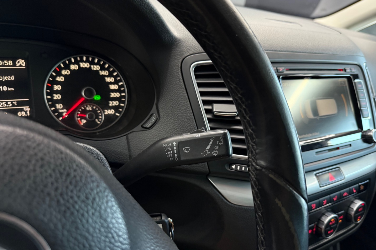 Ponuka vozidiel / Volkswagen Sharan 2.0 TDI BMT Highline DSG - video