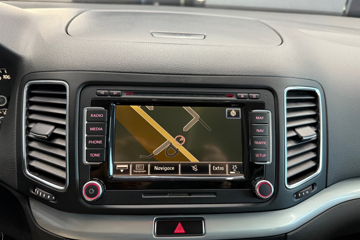 Ponuka vozidiel / Volkswagen Sharan 2.0 TDI BMT Highline DSG - video