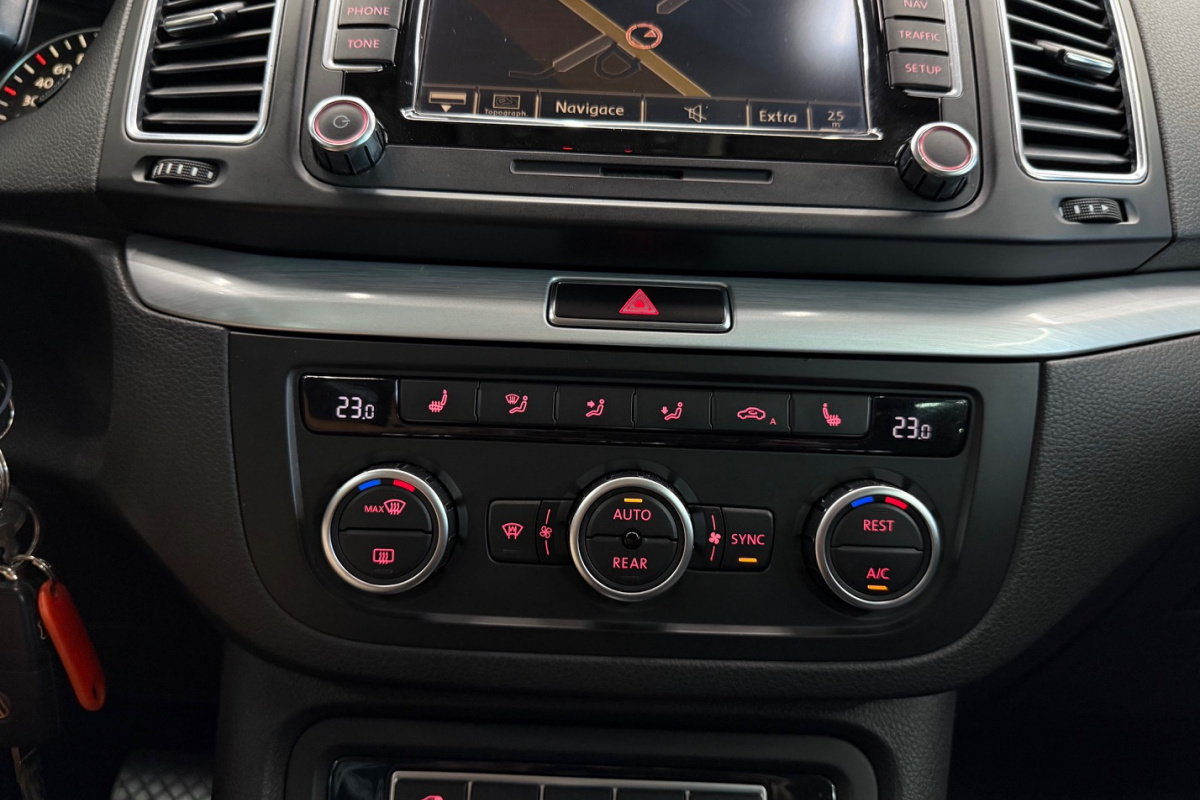 Ponuka vozidiel / Volkswagen Sharan 2.0 TDI BMT Highline DSG - video