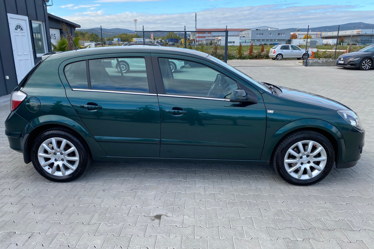Ponuka vozidiel / Opel Astra 1.6  AUTOMAT - video