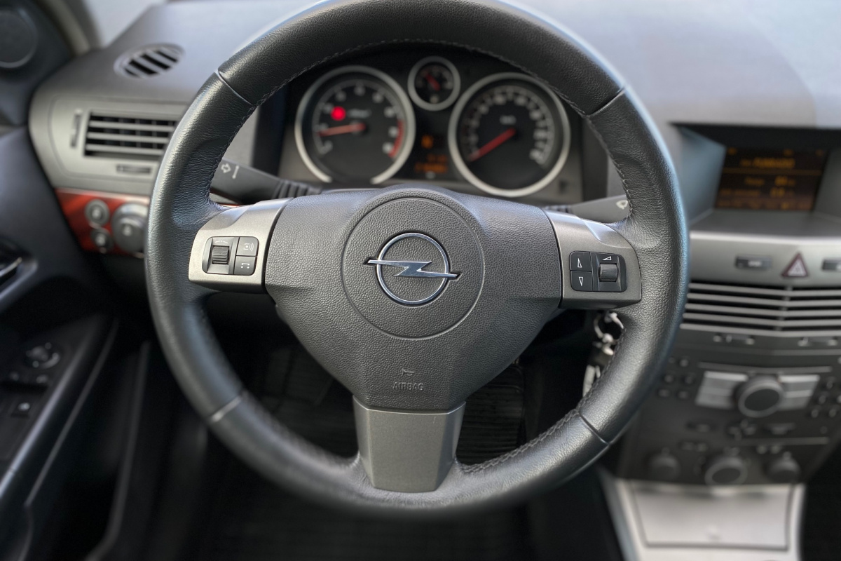 Ponuka vozidiel / Opel Astra 1.6  AUTOMAT - video