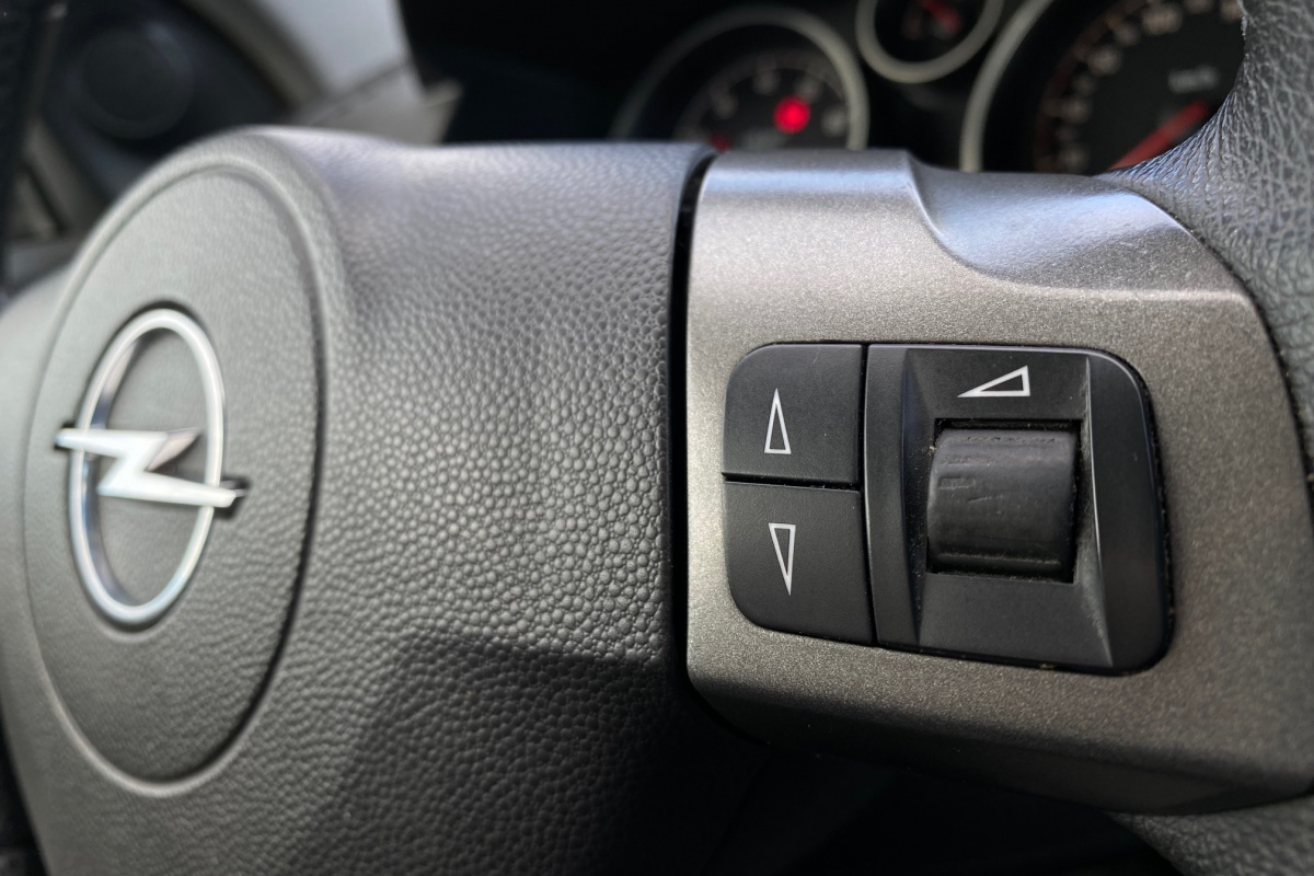 Ponuka vozidiel / Opel Astra 1.6  AUTOMAT - video