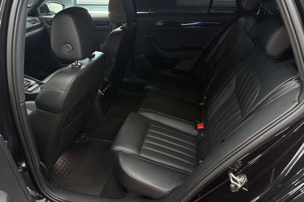 Ponuka vozidiel / Škoda Superb Combi 2.0 TDI SCR L K DSG - video