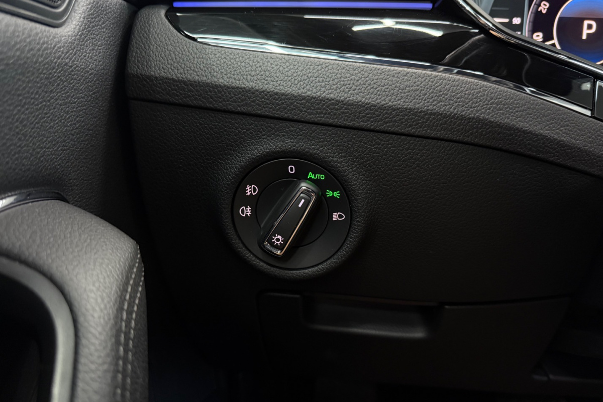 Ponuka vozidiel / Škoda Superb Combi 2.0 TDI SCR L K DSG - video