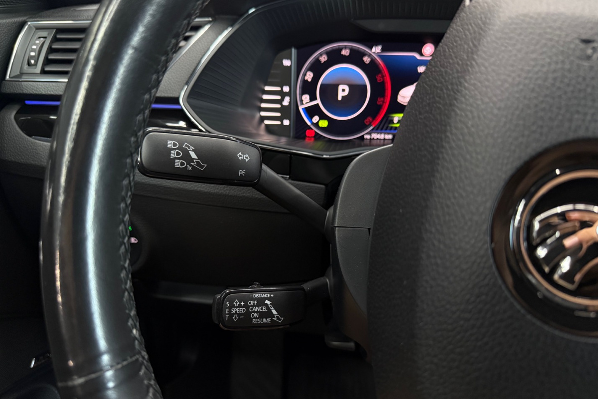 Ponuka vozidiel / Škoda Superb Combi 2.0 TDI SCR L K DSG - video