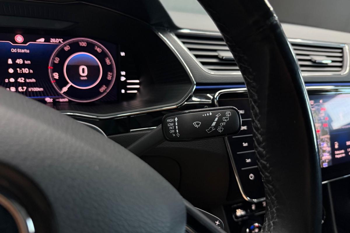 Ponuka vozidiel / Škoda Superb Combi 2.0 TDI SCR L K DSG - video