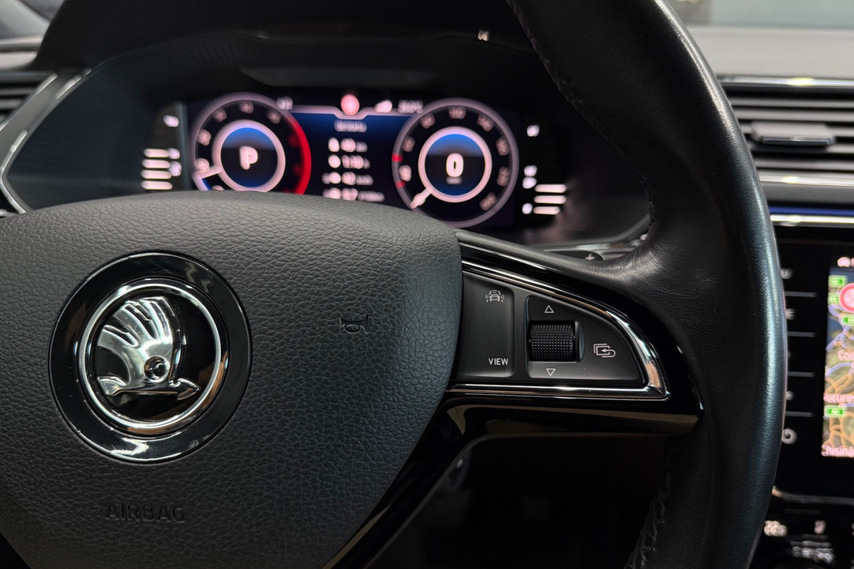 Ponuka vozidiel / Škoda Superb Combi 2.0 TDI SCR L K DSG - video