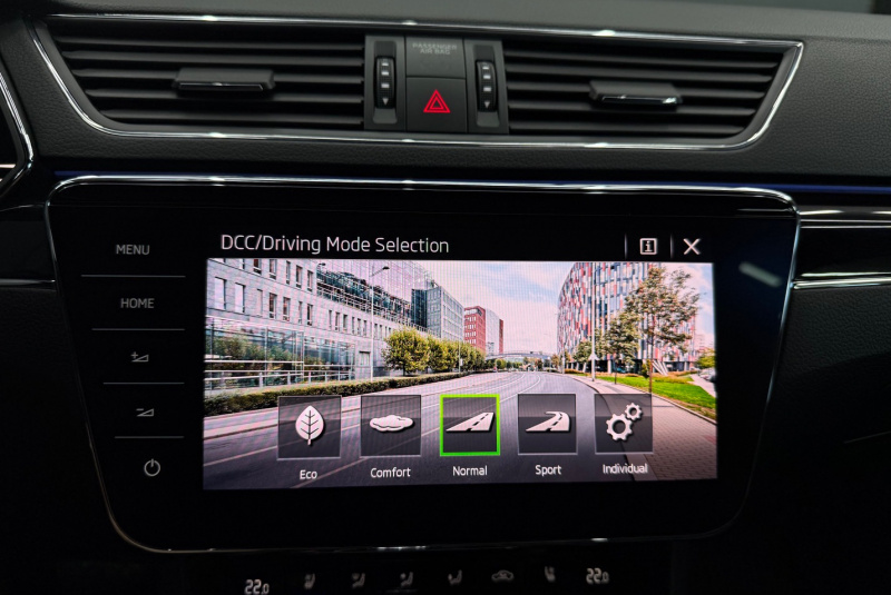  Ponuka vozidiel / Škoda Superb Combi 2.0 TDI SCR L K DSG - video