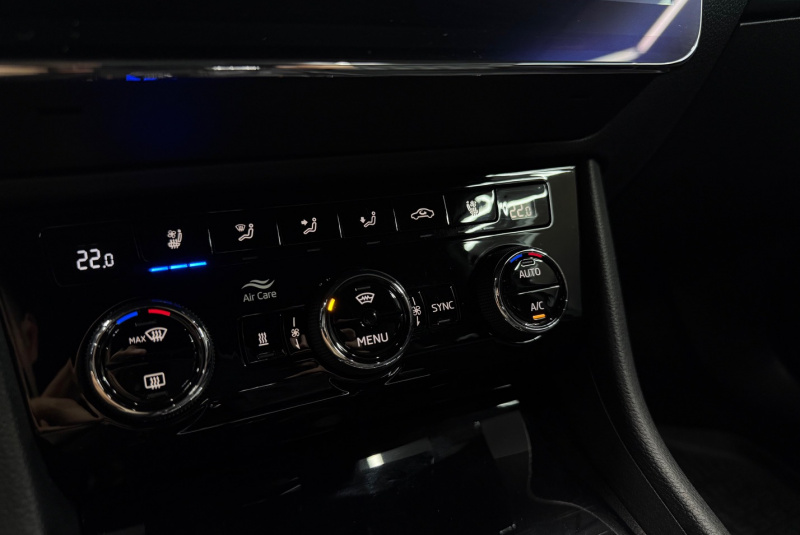  Ponuka vozidiel / Škoda Superb Combi 2.0 TDI SCR L K DSG - video