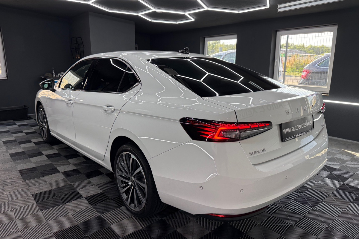 Ponuka vozidiel / Škoda Superb 2.0 TDI L K DSG 4x4 - video