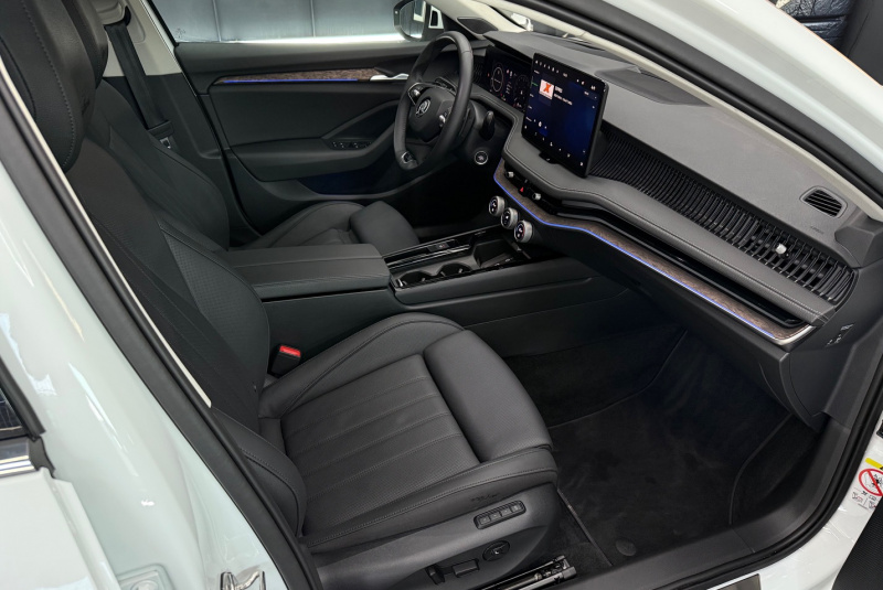  Ponuka vozidiel / Škoda Superb 2.0 TDI L K DSG 4x4 - video