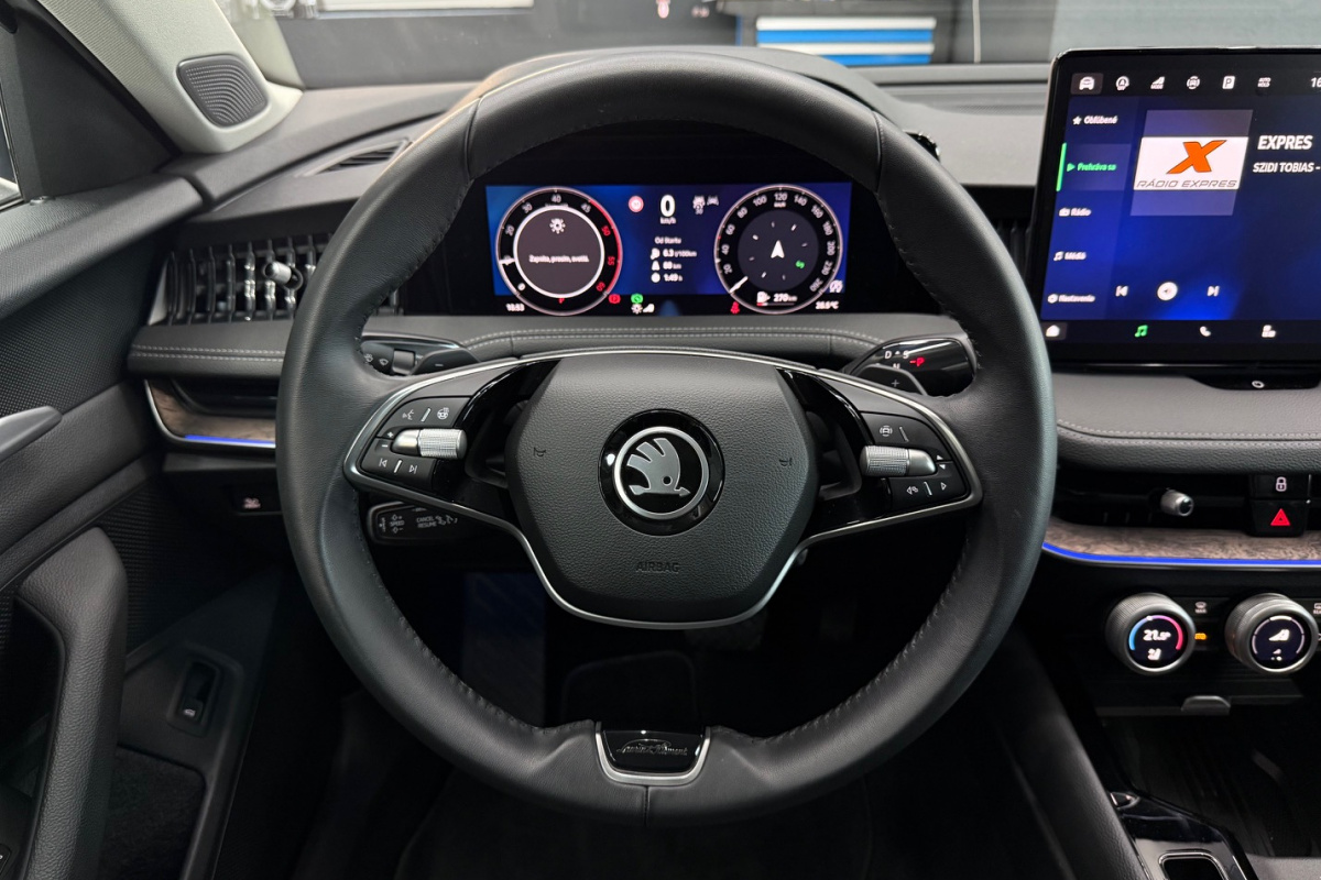 Ponuka vozidiel / Škoda Superb 2.0 TDI L K DSG 4x4 - video