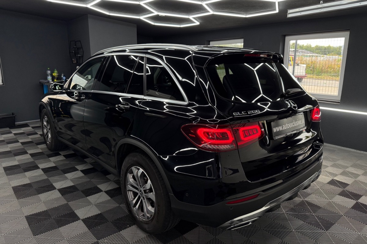Ponuka vozidiel / Mercedes-Benz GLC SUV 200 4Matic EQ Boost - video