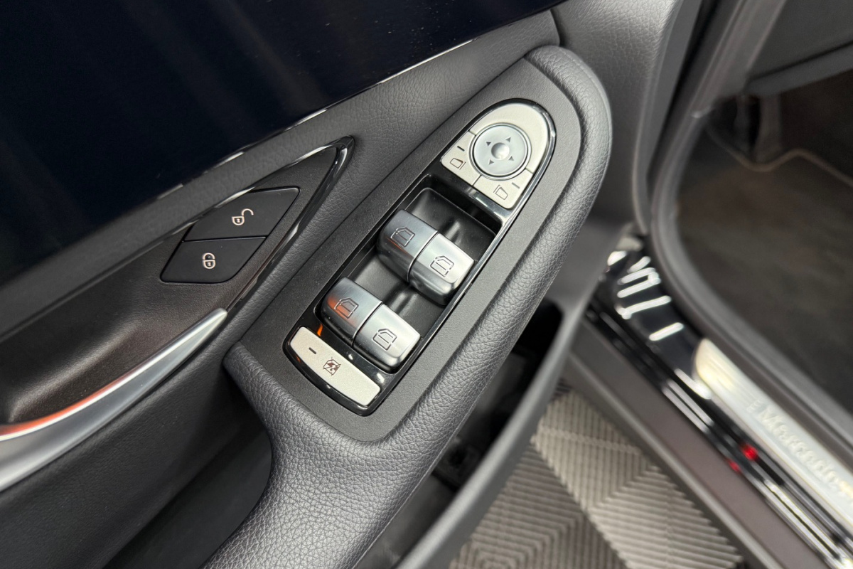 Ponuka vozidiel / Mercedes-Benz GLC SUV 200 4Matic EQ Boost - video