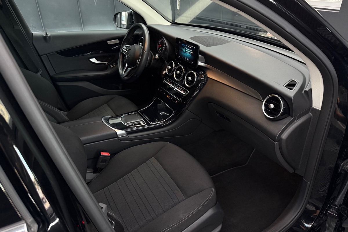 Ponuka vozidiel / Mercedes-Benz GLC SUV 200 4Matic EQ Boost - video