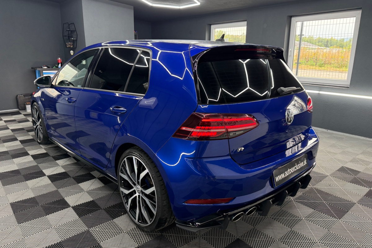 Ponuka vozidiel / Volkswagen Golf 2.0 TSI BMT R 4MOTION DSG EU6 - video