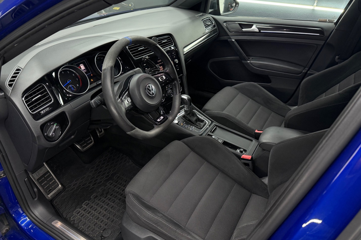 Ponuka vozidiel / Volkswagen Golf 2.0 TSI BMT R 4MOTION DSG EU6 - video Ponuka vozidiel / Volkswagen Golf 2.0 TSI BMT R 4MOTION DSG EU6 - video