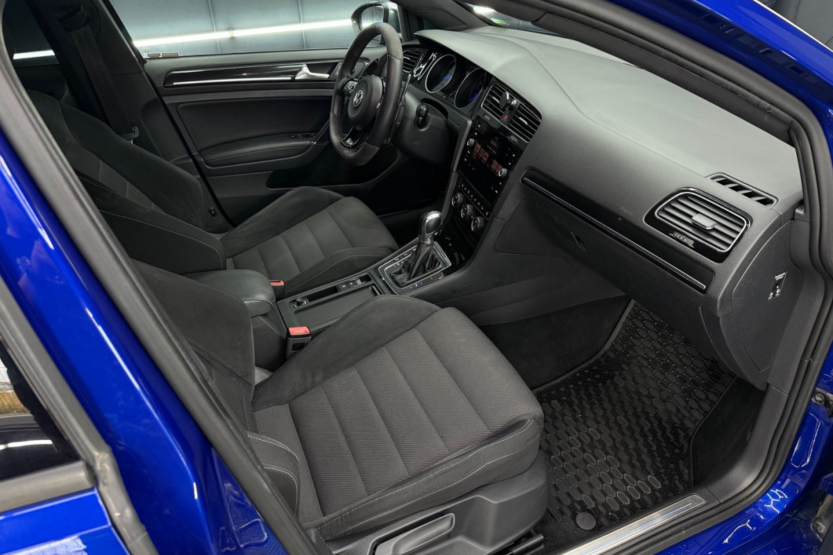 Ponuka vozidiel / Volkswagen Golf 2.0 TSI BMT R 4MOTION DSG EU6 - video