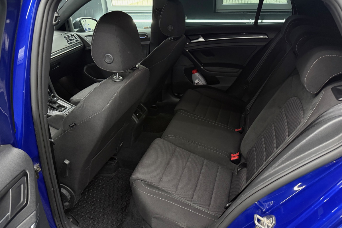 Ponuka vozidiel / Volkswagen Golf 2.0 TSI BMT R 4MOTION DSG EU6 - video