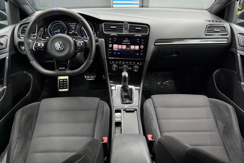  Ponuka vozidiel / Volkswagen Golf 2.0 TSI BMT R 4MOTION DSG EU6 - video