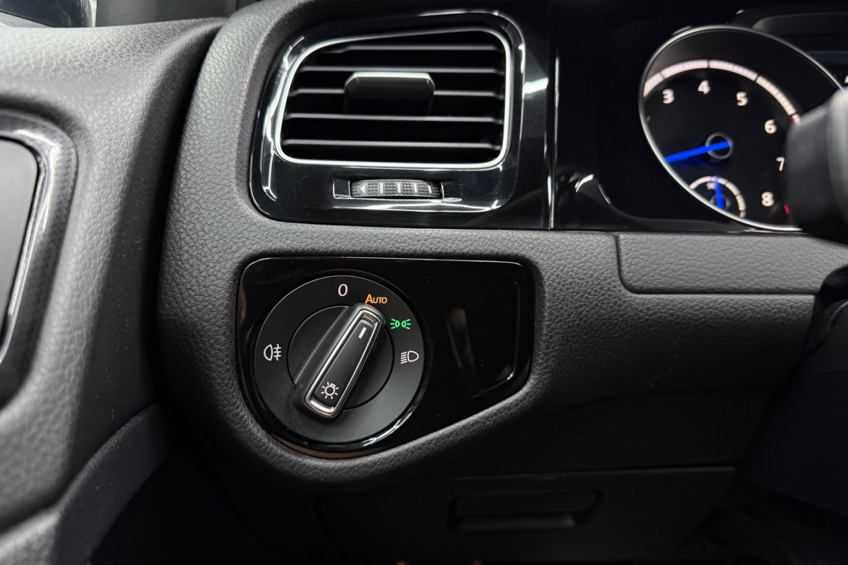 Ponuka vozidiel / Volkswagen Golf 2.0 TSI BMT R 4MOTION DSG EU6 - video Ponuka vozidiel / Volkswagen Golf 2.0 TSI BMT R 4MOTION DSG EU6 - video