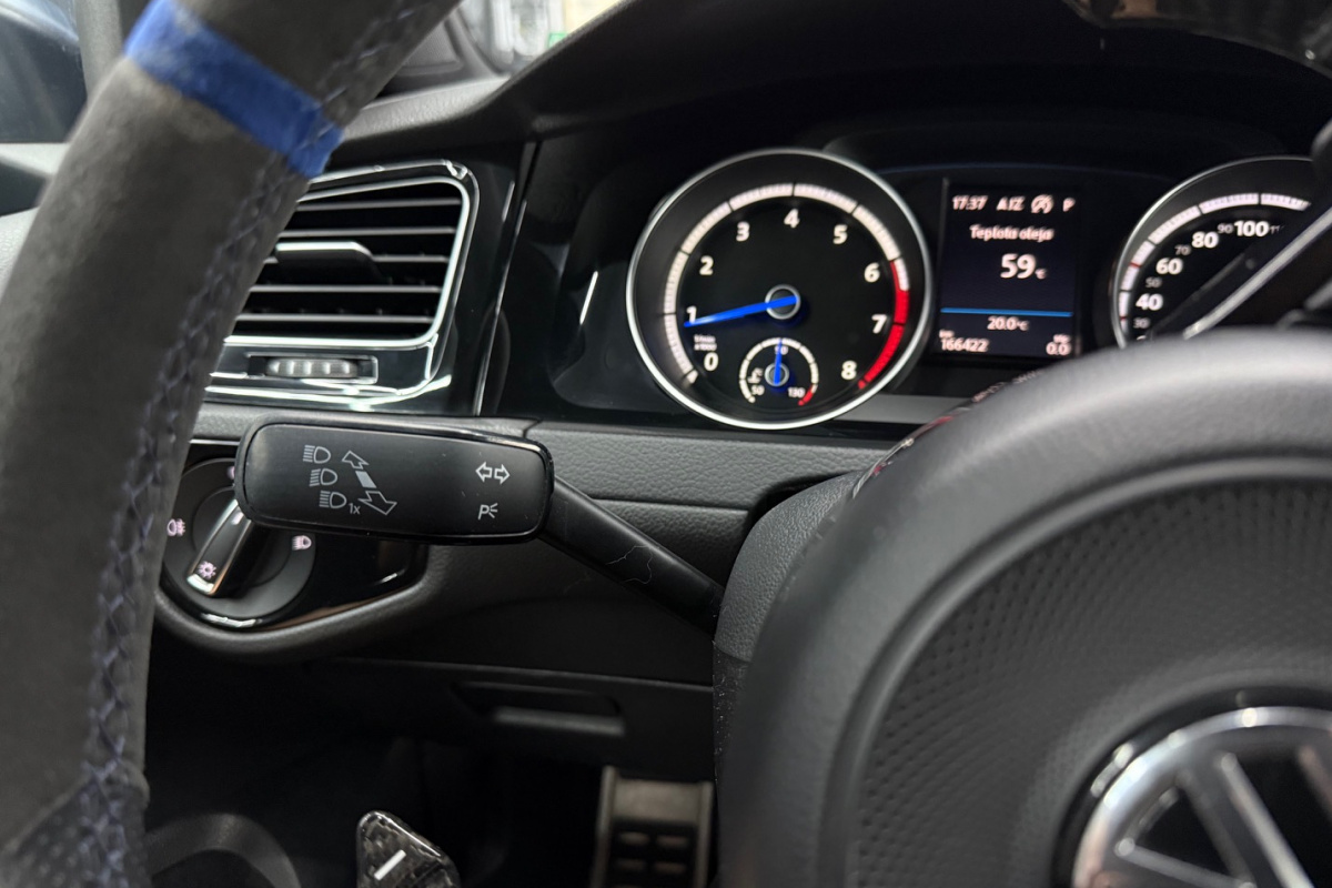 Ponuka vozidiel / Volkswagen Golf 2.0 TSI BMT R 4MOTION DSG EU6 - video