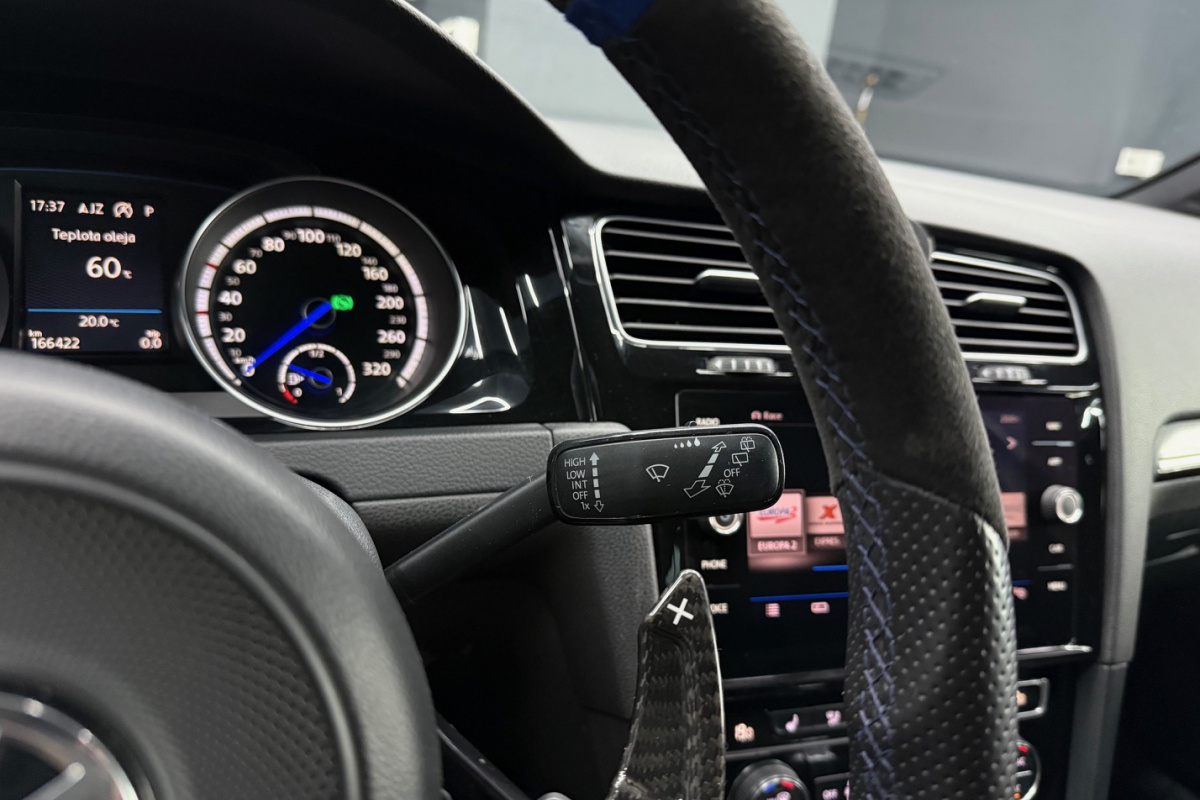 Ponuka vozidiel / Volkswagen Golf 2.0 TSI BMT R 4MOTION DSG EU6 - video