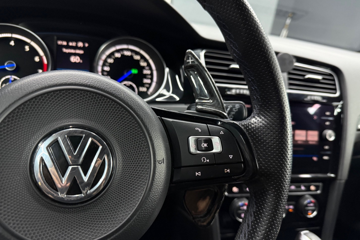 Ponuka vozidiel / Volkswagen Golf 2.0 TSI BMT R 4MOTION DSG EU6 - video