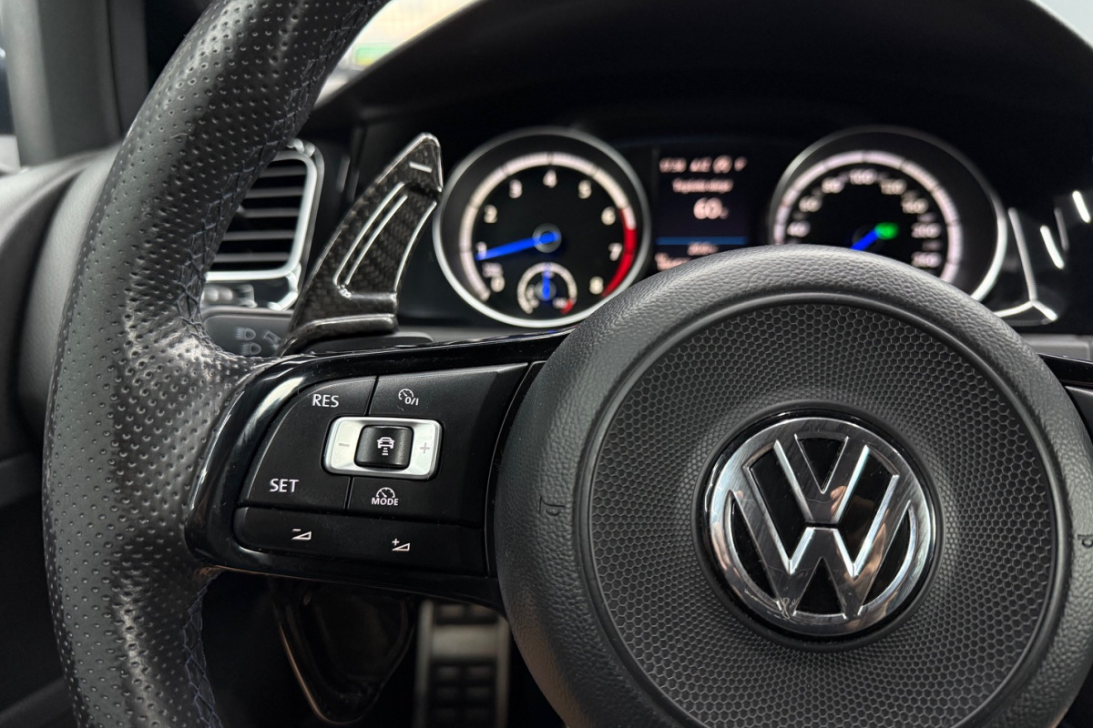 Ponuka vozidiel / Volkswagen Golf 2.0 TSI BMT R 4MOTION DSG EU6 - video