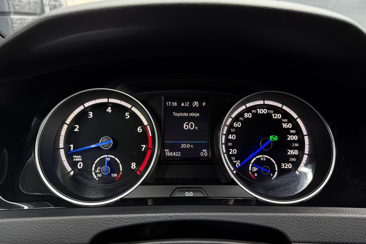 Ponuka vozidiel / Volkswagen Golf 2.0 TSI BMT R 4MOTION DSG EU6 - video