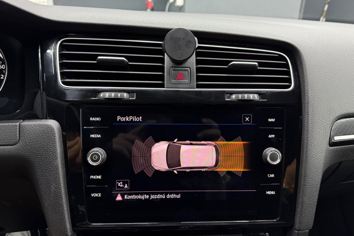 Ponuka vozidiel / Volkswagen Golf 2.0 TSI BMT R 4MOTION DSG EU6 - video