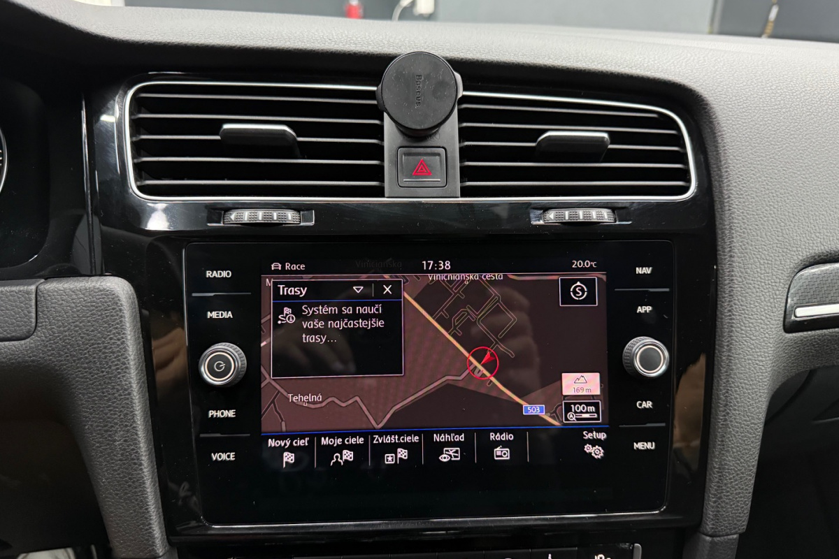 Ponuka vozidiel / Volkswagen Golf 2.0 TSI BMT R 4MOTION DSG EU6 - video