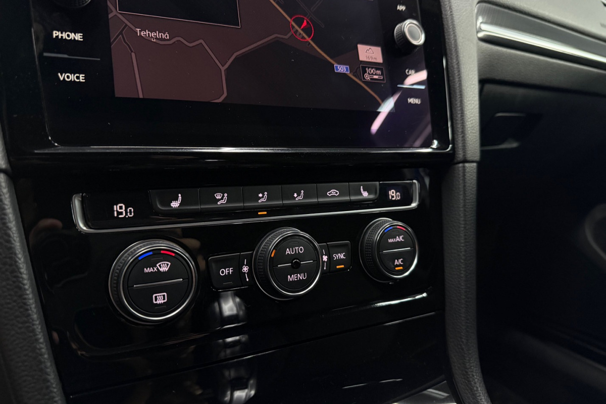 Ponuka vozidiel / Volkswagen Golf 2.0 TSI BMT R 4MOTION DSG EU6 - video Ponuka vozidiel / Volkswagen Golf 2.0 TSI BMT R 4MOTION DSG EU6 - video