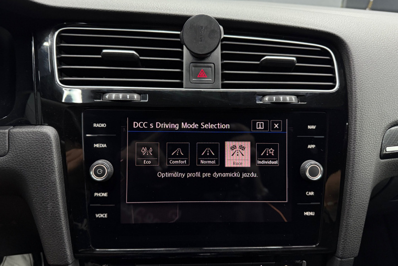  Ponuka vozidiel / Volkswagen Golf 2.0 TSI BMT R 4MOTION DSG EU6 - video