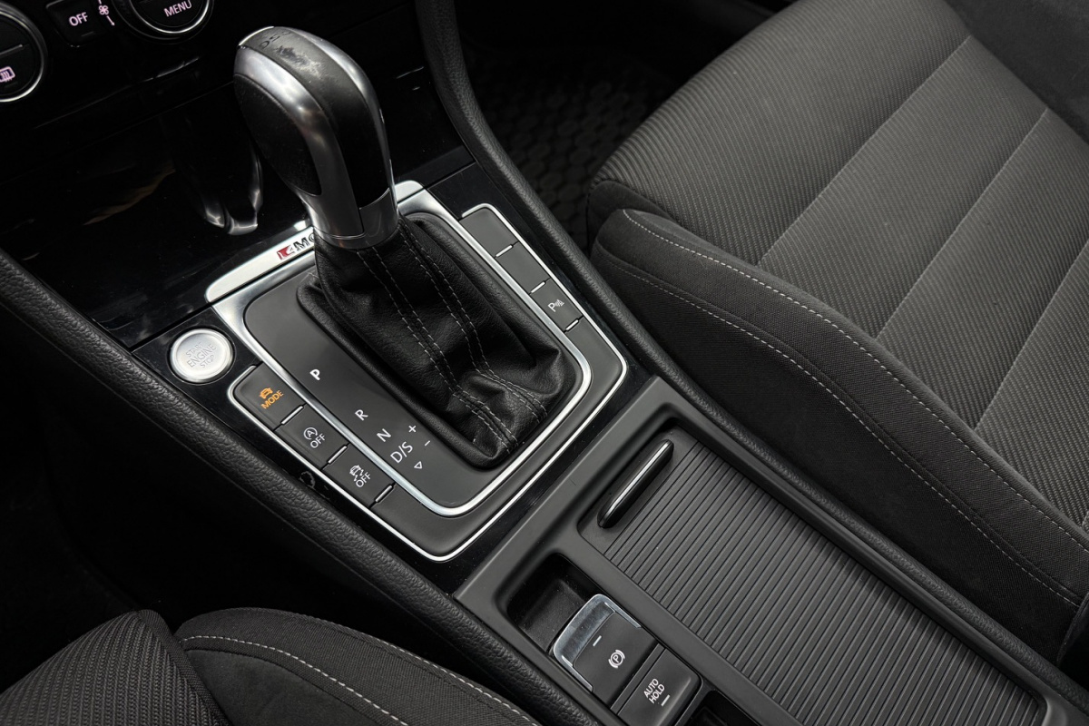 Ponuka vozidiel / Volkswagen Golf 2.0 TSI BMT R 4MOTION DSG EU6 - video