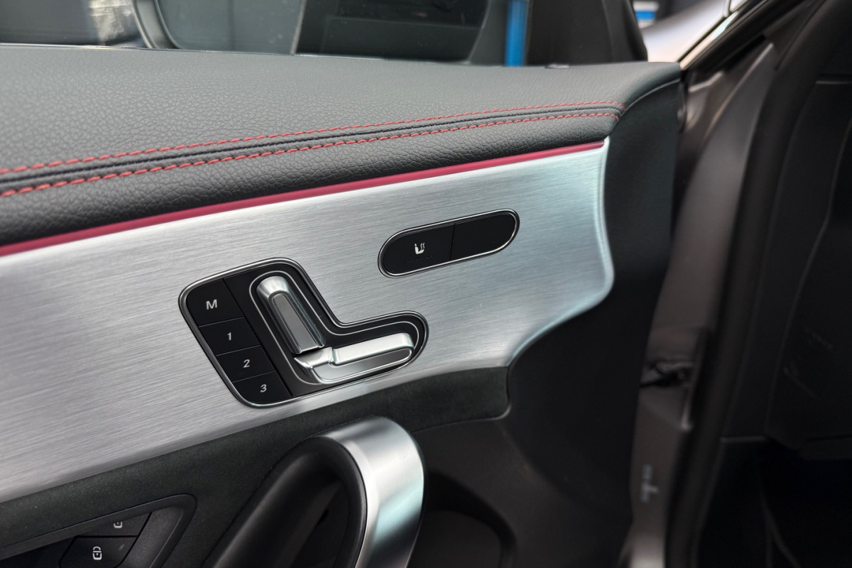 Ponuka vozidiel / Mercedes-Benz CLA Shooting Brake Mercedes-AMG SB 45 S 4MATIC A/T - video