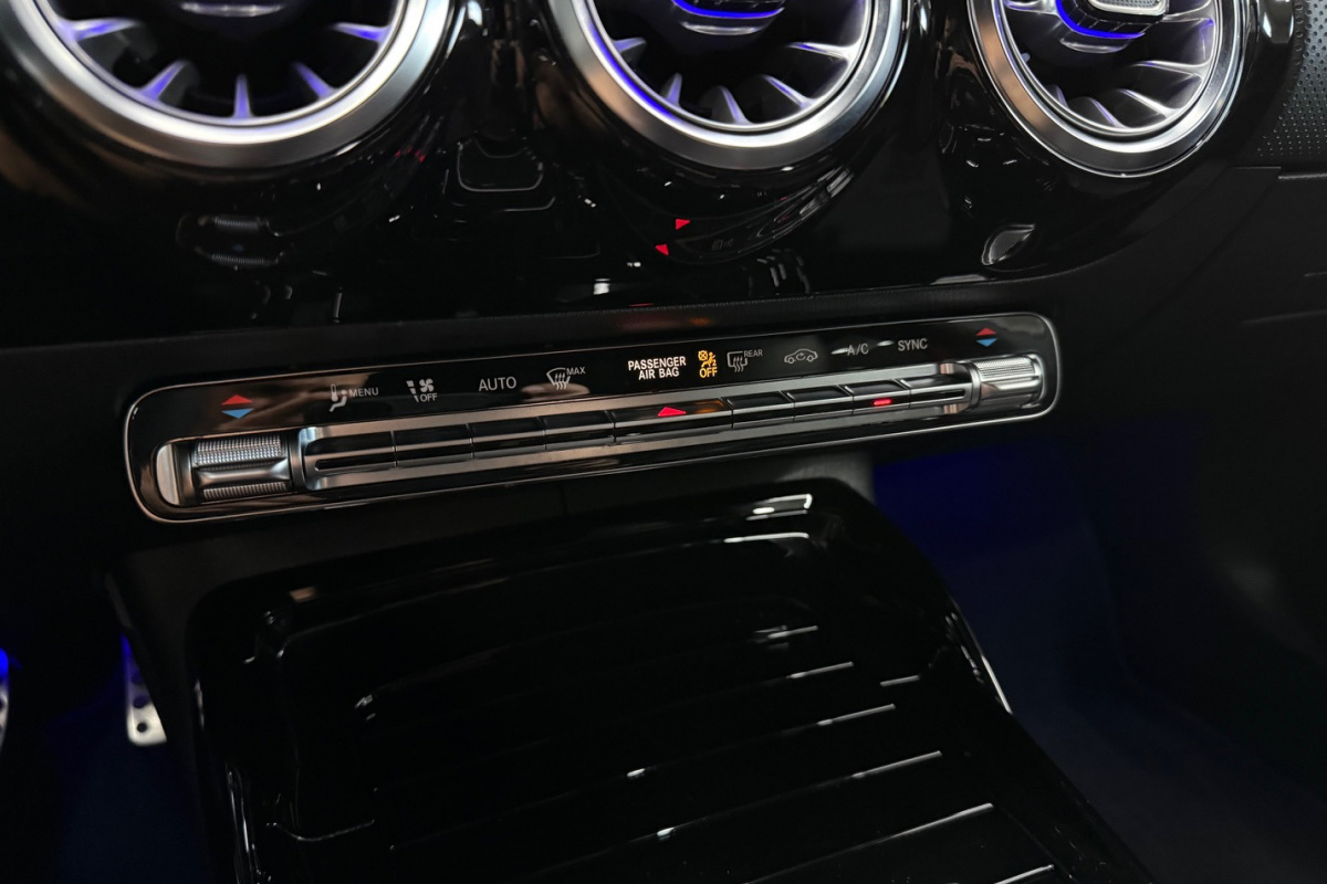 Ponuka vozidiel / Mercedes-Benz CLA Shooting Brake Mercedes-AMG SB 45 S 4MATIC A/T - video