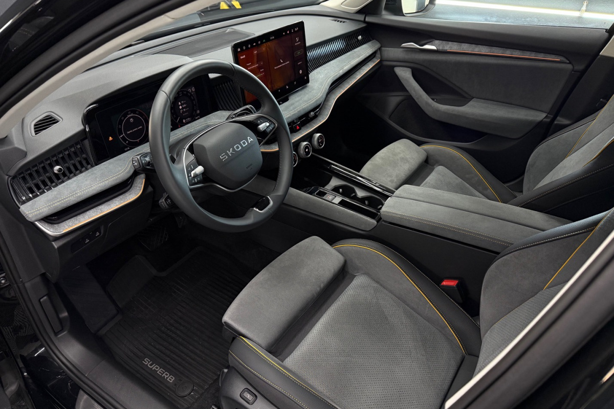 Ponuka vozidiel / Škoda Superb 2.0 TDI Style Plus 110kw AT/7 - video