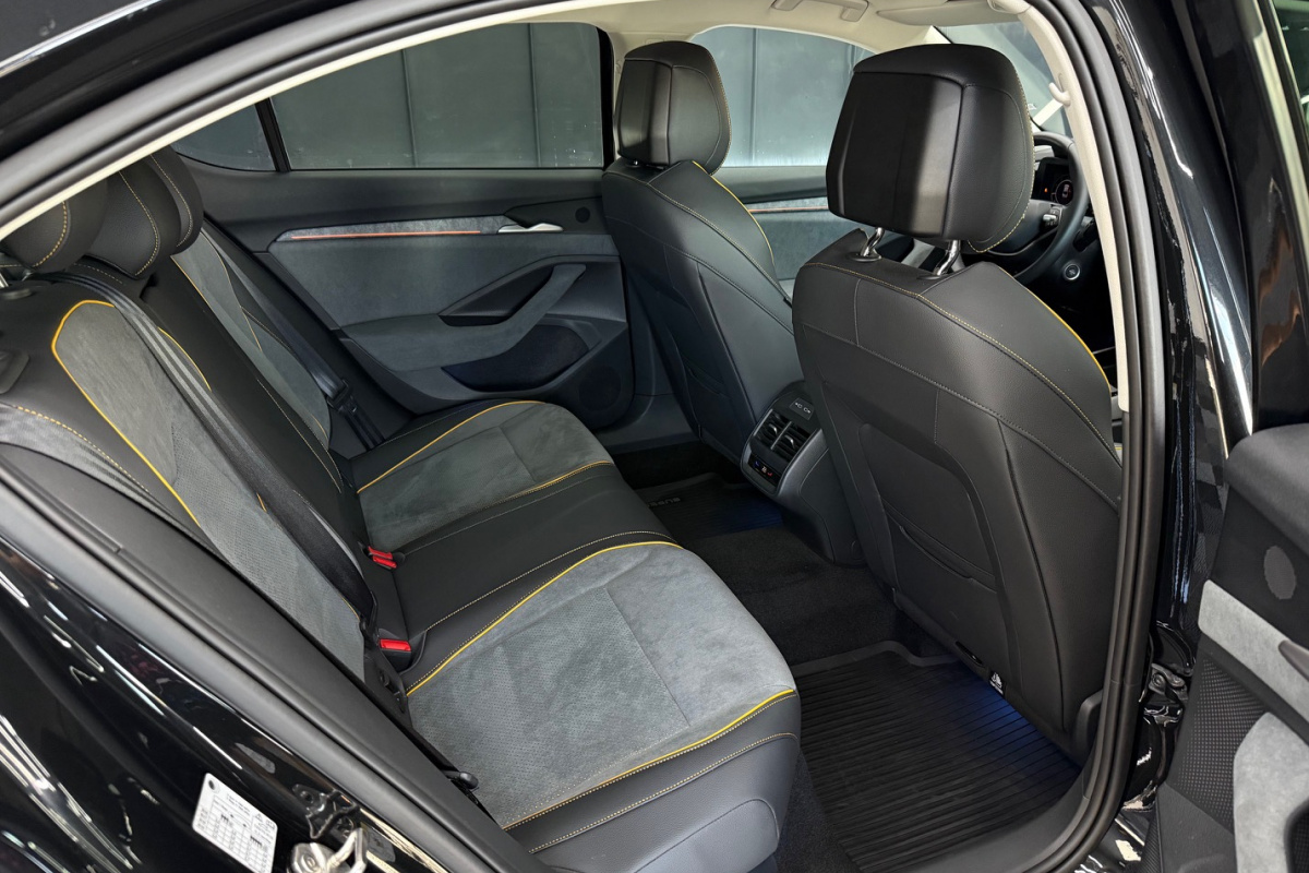 Ponuka vozidiel / Škoda Superb 2.0 TDI Style Plus 110kw AT/7 - video
