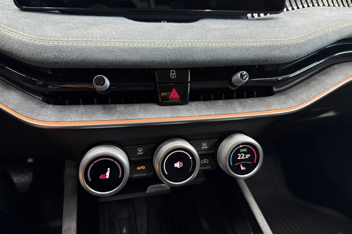 Ponuka vozidiel / Škoda Superb 2.0 TDI Style Plus 110kw AT/7 - video