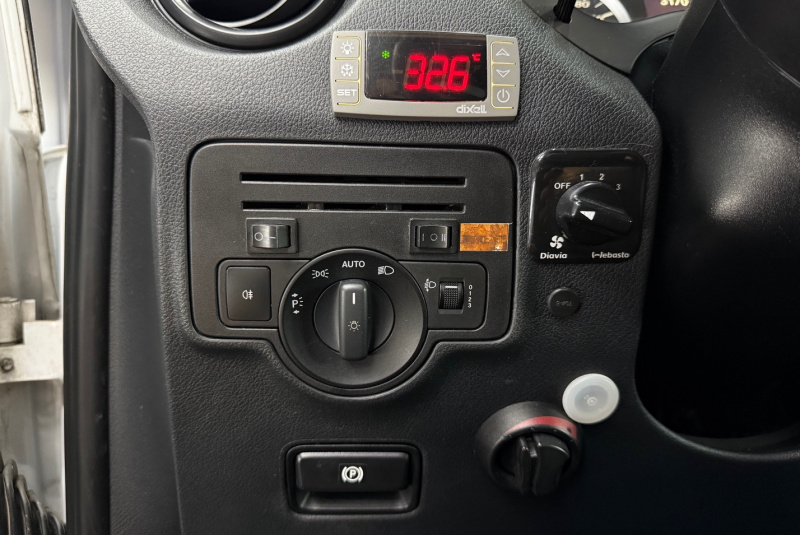  Ponuka vozidiel / Mercedes-Benz Vito 111 CDI lang - video