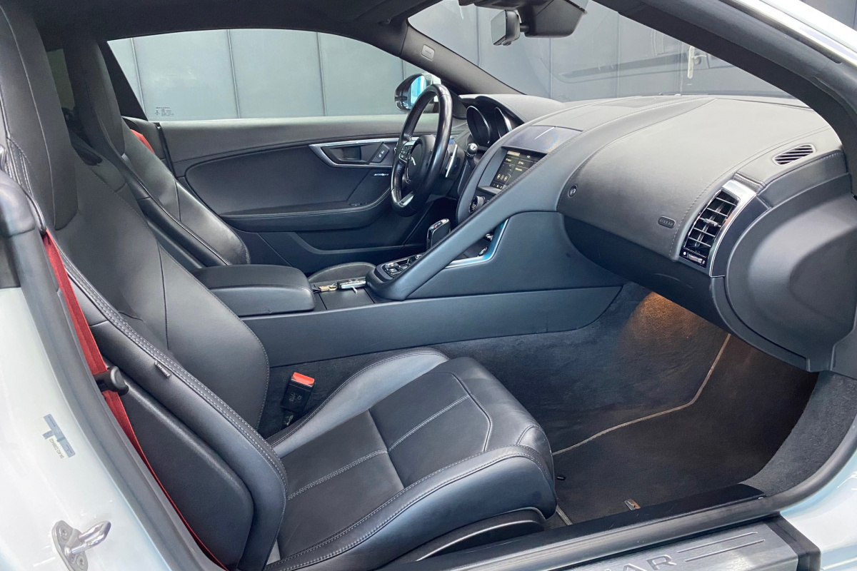 Ponuka vozidiel / Jaguar F-Type Coupe P300 R-Dynamic - video Ponuka vozidiel / Jaguar F-Type Coupe P300 R-Dynamic - video