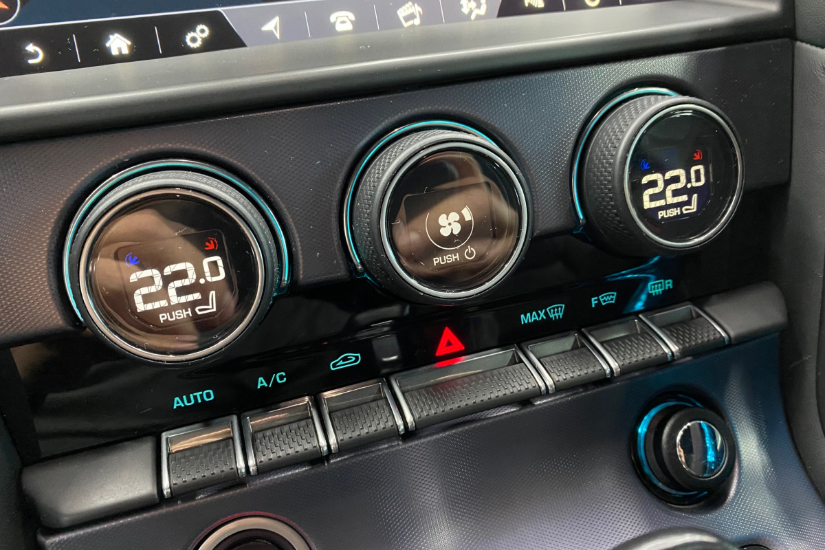 Ponuka vozidiel / Jaguar F-Type Coupe P300 R-Dynamic - video Ponuka vozidiel / Jaguar F-Type Coupe P300 R-Dynamic - video