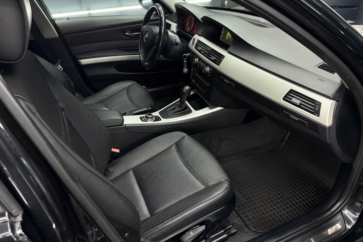Ponuka vozidiel / BMW Rad 3 330d xDrive A/T - video