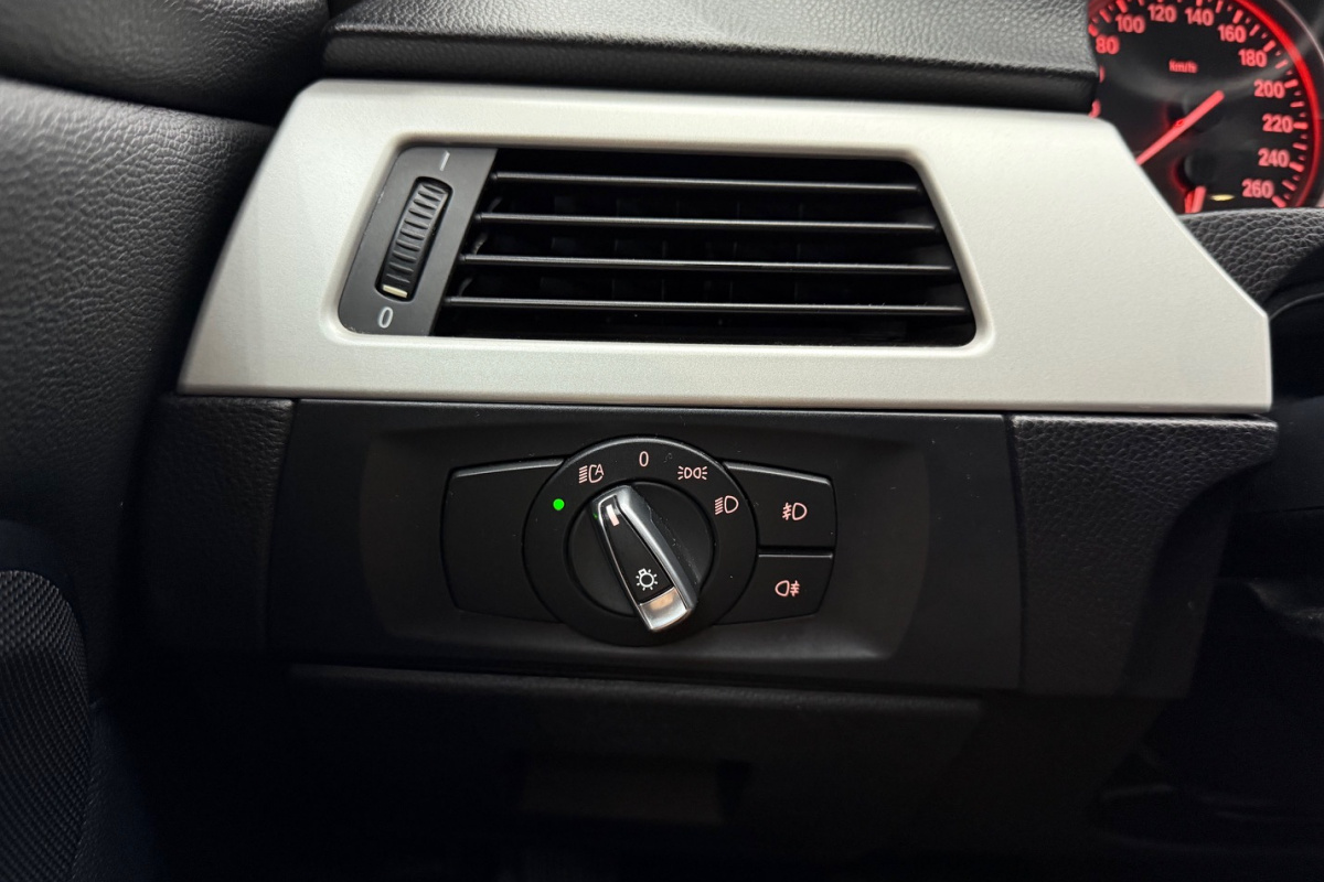 Ponuka vozidiel / BMW Rad 3 330d xDrive A/T - video