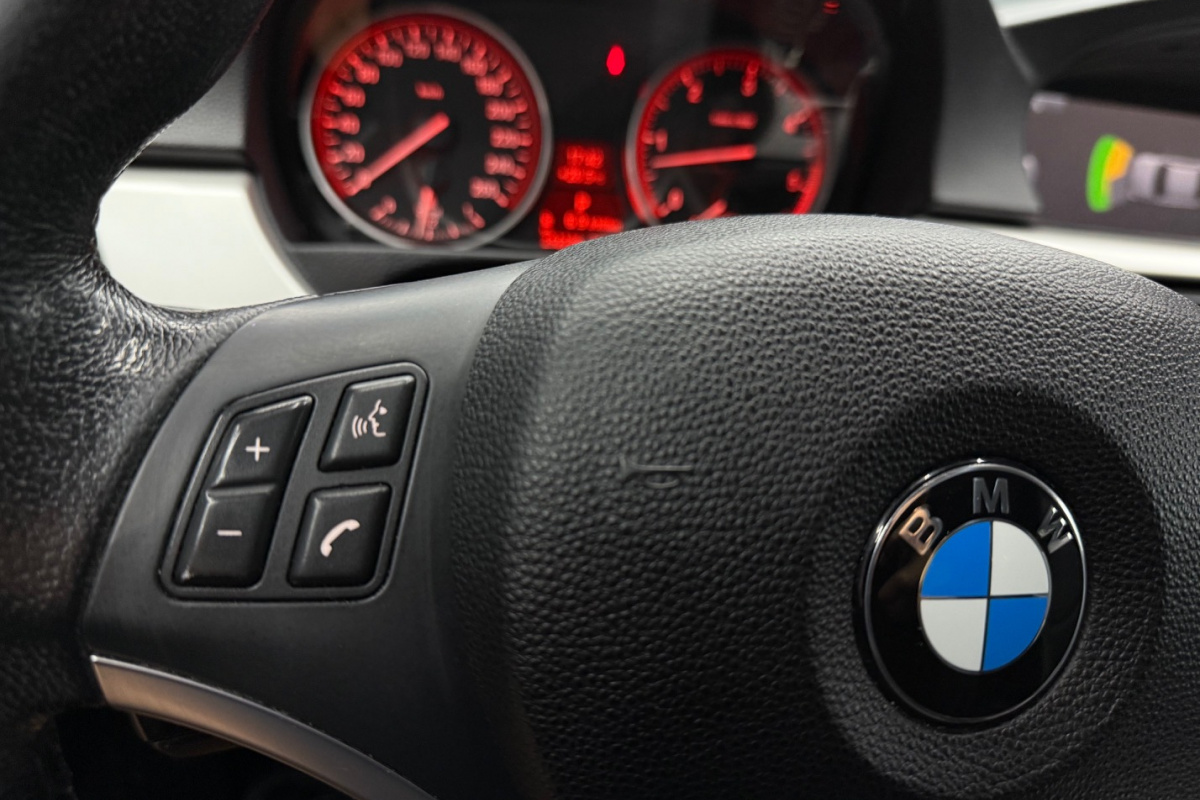 Ponuka vozidiel / BMW Rad 3 330d xDrive A/T - video