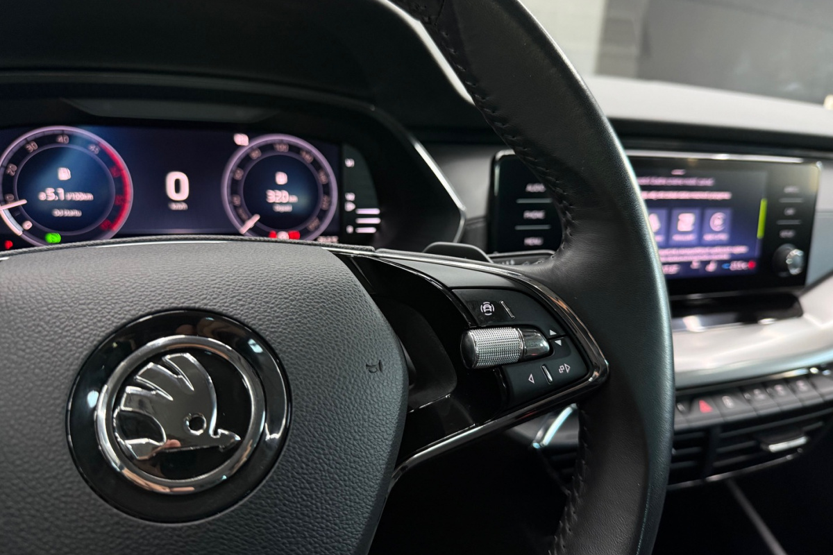 Ponuka vozidiel / Škoda Octavia Combi 2.0 TDI Ambition DSG - video Ponuka vozidiel / Škoda Octavia Combi 2.0 TDI Ambition DSG - video