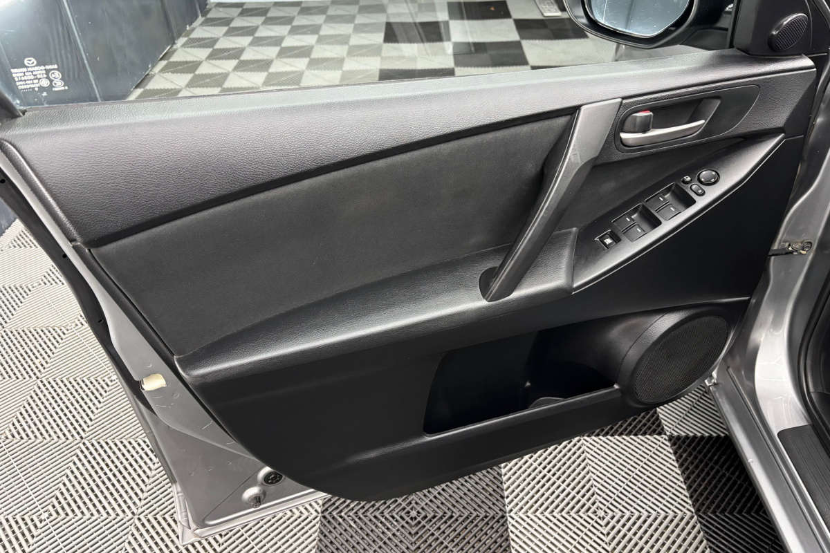 Ponuka vozidiel / Mazda 3 2.0i AUTOMAT - video
