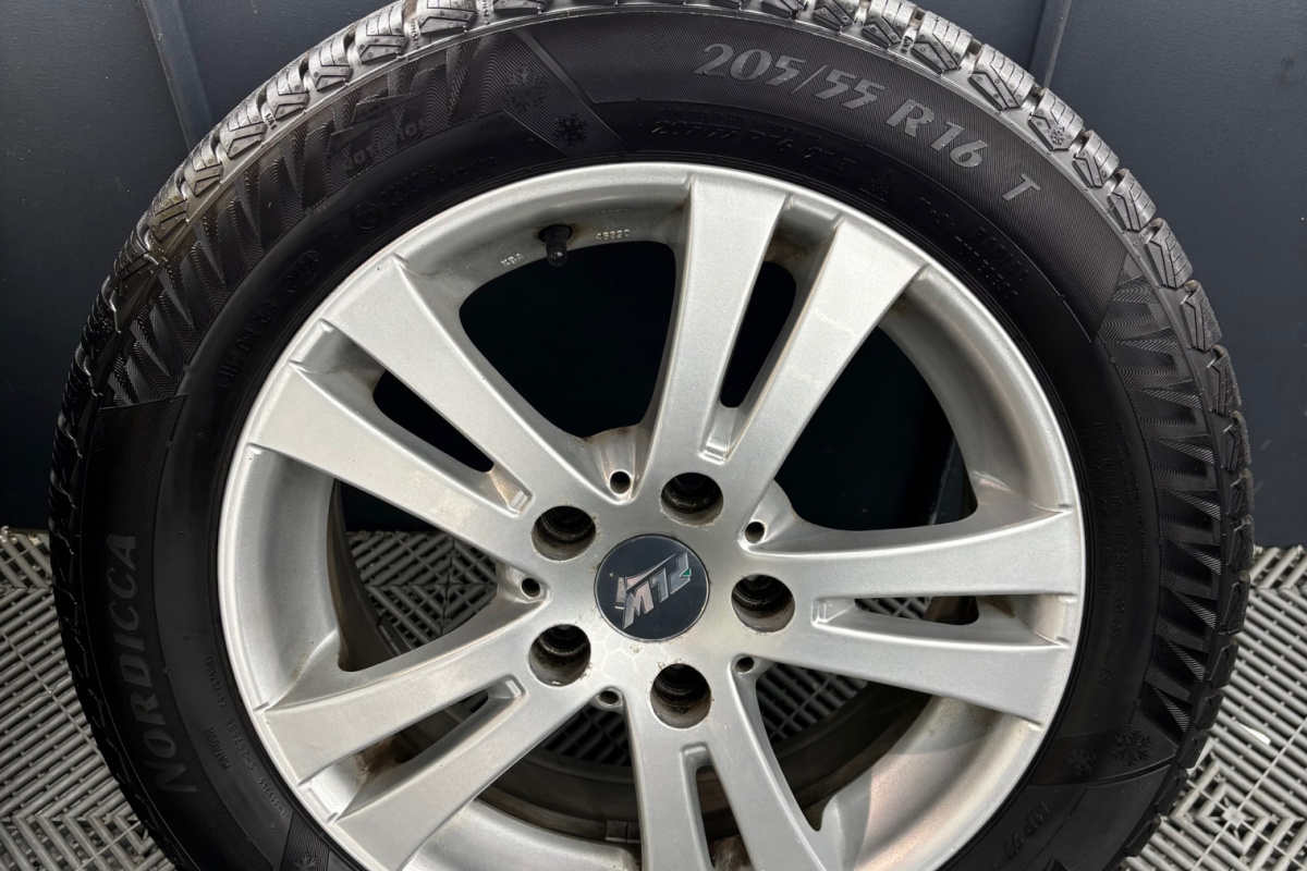 Ponuka vozidiel / Mazda 3 2.0i AUTOMAT - video Ponuka vozidiel / Mazda 3 2.0i AUTOMAT - video