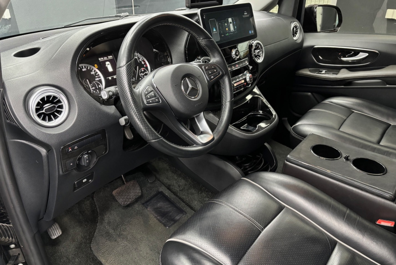 Ponuka vozidiel / Mercedes-Benz V trieda METRIS 2.0 BENZÍN AUTOMAT 7-MIEST - video Ponuka vozidiel / Mercedes-Benz V trieda METRIS 2.0 BENZÍN AUTOMAT 7-MIEST - video